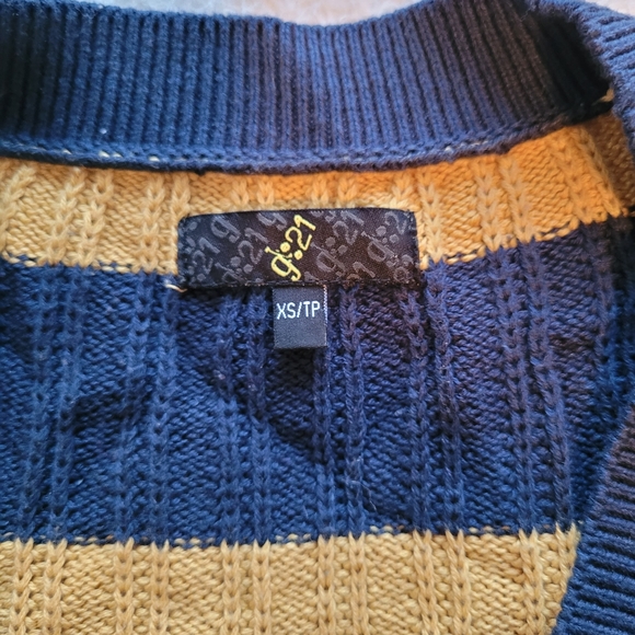 Sweater - Picture 2 of 2